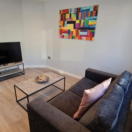 Cosy Flats Near Heathrow, Group Bookings Available With Parking Space Χάνσλοου Εξωτερικό φωτογραφία