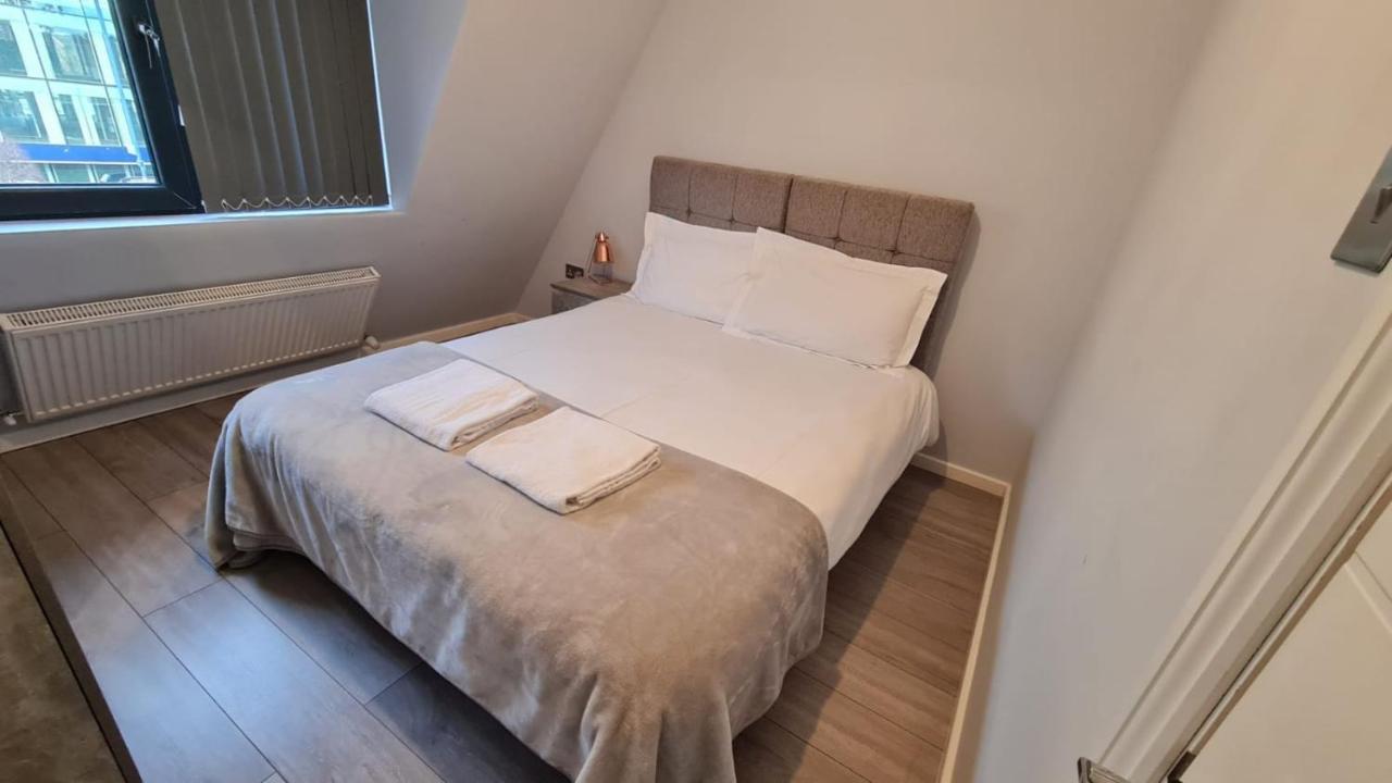 Cosy Flats Near Heathrow, Group Bookings Available With Parking Space Χάνσλοου Εξωτερικό φωτογραφία