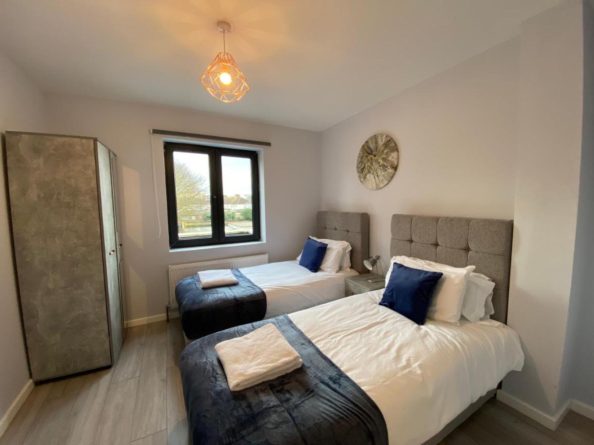 Cosy Flats Near Heathrow, Group Bookings Available With Parking Space Χάνσλοου Εξωτερικό φωτογραφία