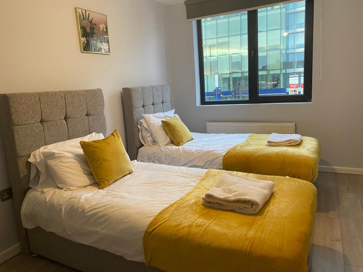 Cosy Flats Near Heathrow, Group Bookings Available With Parking Space Χάνσλοου Εξωτερικό φωτογραφία