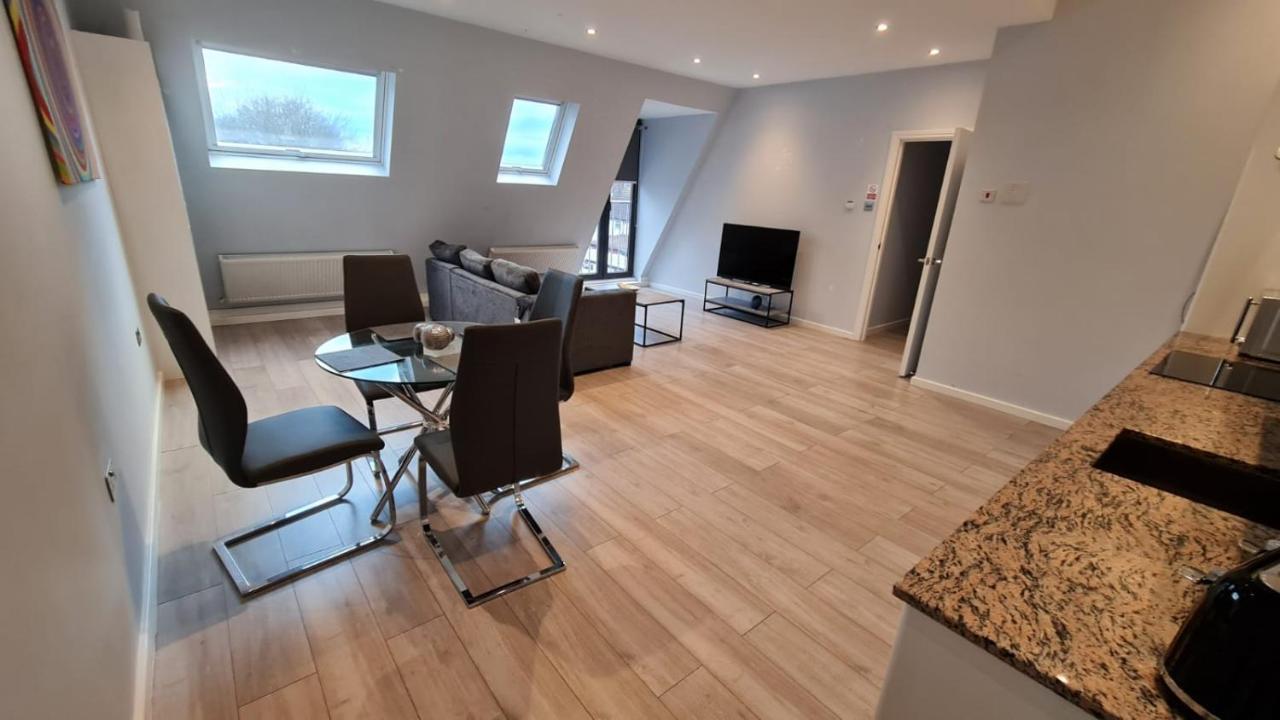 Cosy Flats Near Heathrow, Group Bookings Available With Parking Space Χάνσλοου Εξωτερικό φωτογραφία