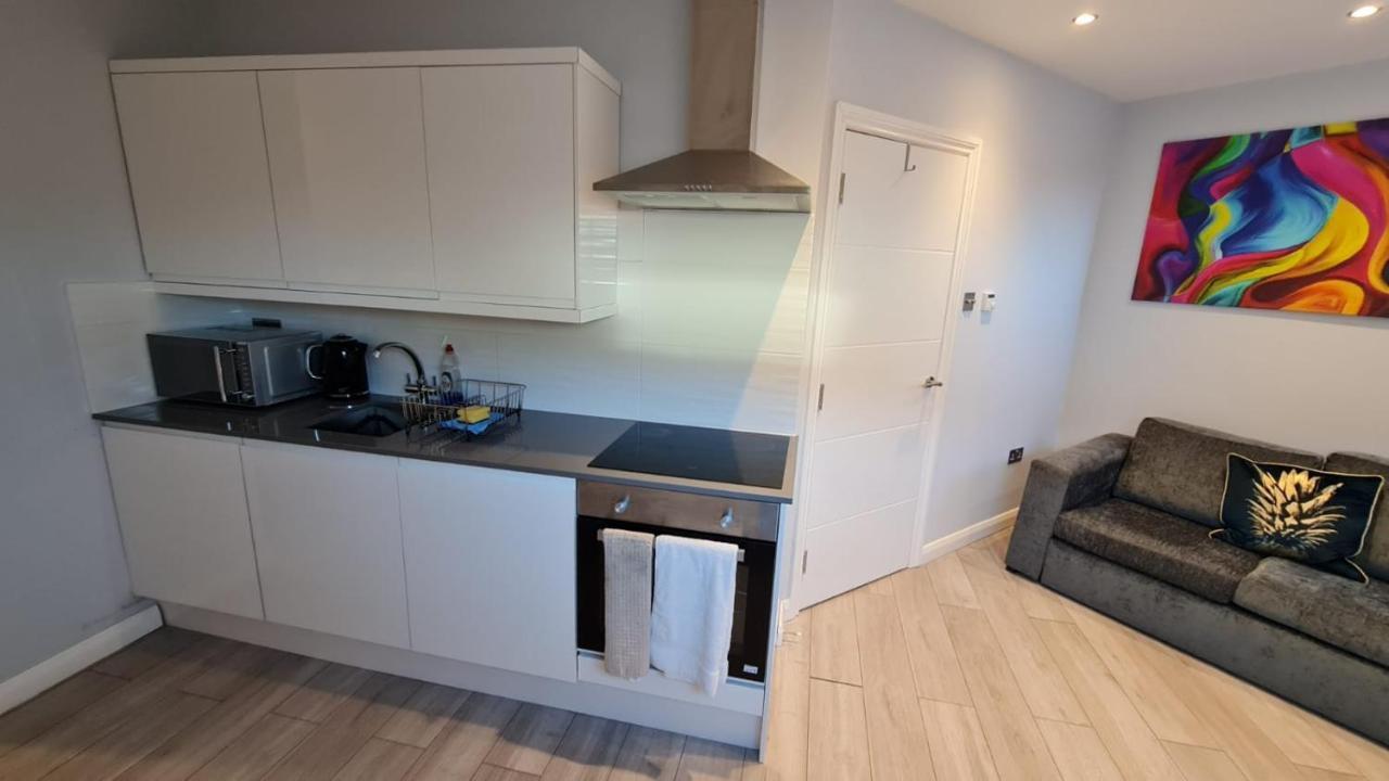 Cosy Flats Near Heathrow, Group Bookings Available With Parking Space Χάνσλοου Εξωτερικό φωτογραφία