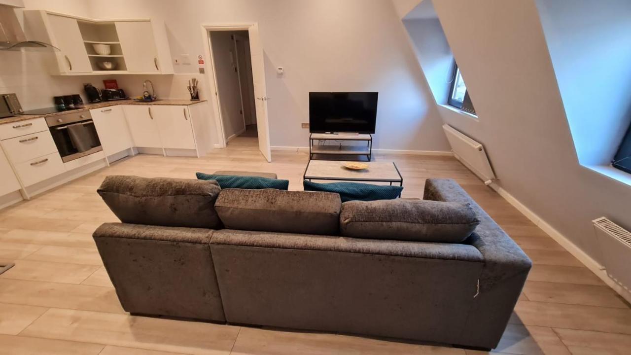 Cosy Flats Near Heathrow, Group Bookings Available With Parking Space Χάνσλοου Εξωτερικό φωτογραφία