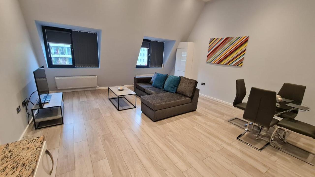Cosy Flats Near Heathrow, Group Bookings Available With Parking Space Χάνσλοου Εξωτερικό φωτογραφία