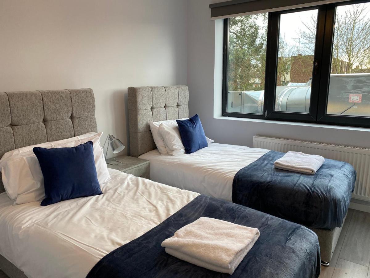 Cosy Flats Near Heathrow, Group Bookings Available With Parking Space Χάνσλοου Εξωτερικό φωτογραφία