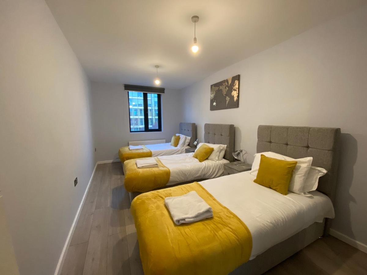 Cosy Flats Near Heathrow, Group Bookings Available With Parking Space Χάνσλοου Εξωτερικό φωτογραφία