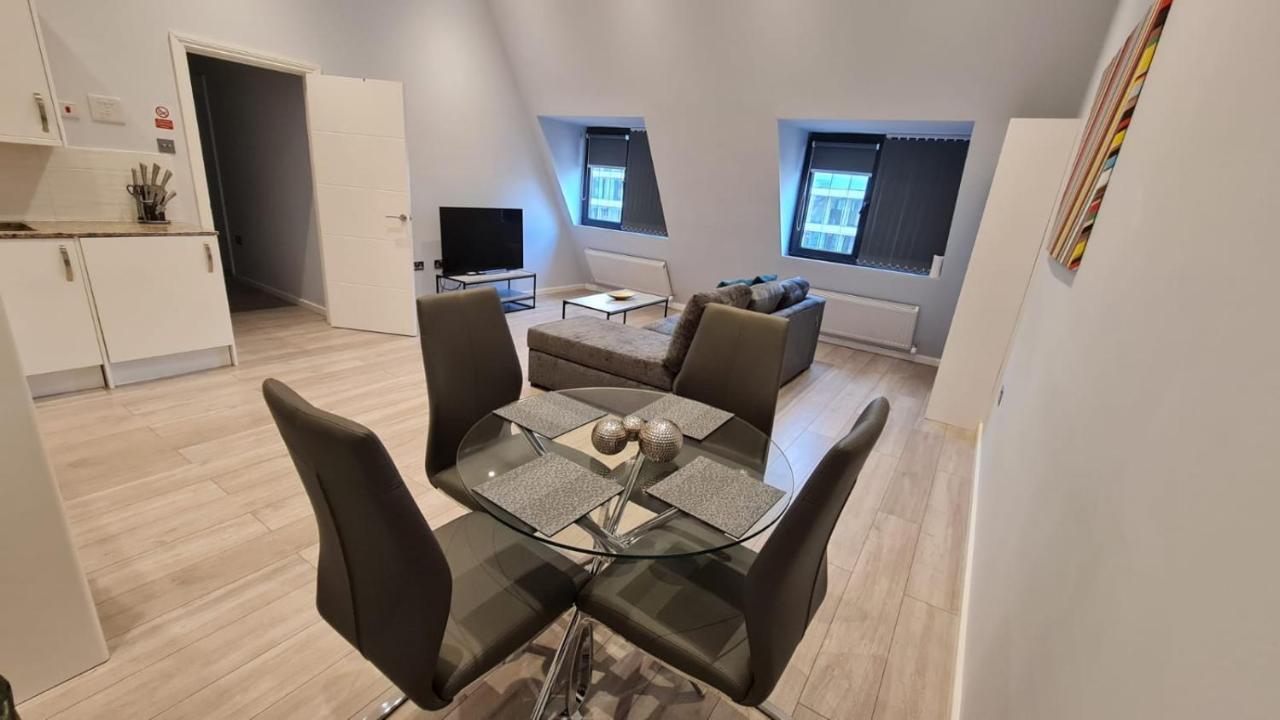 Cosy Flats Near Heathrow, Group Bookings Available With Parking Space Χάνσλοου Εξωτερικό φωτογραφία