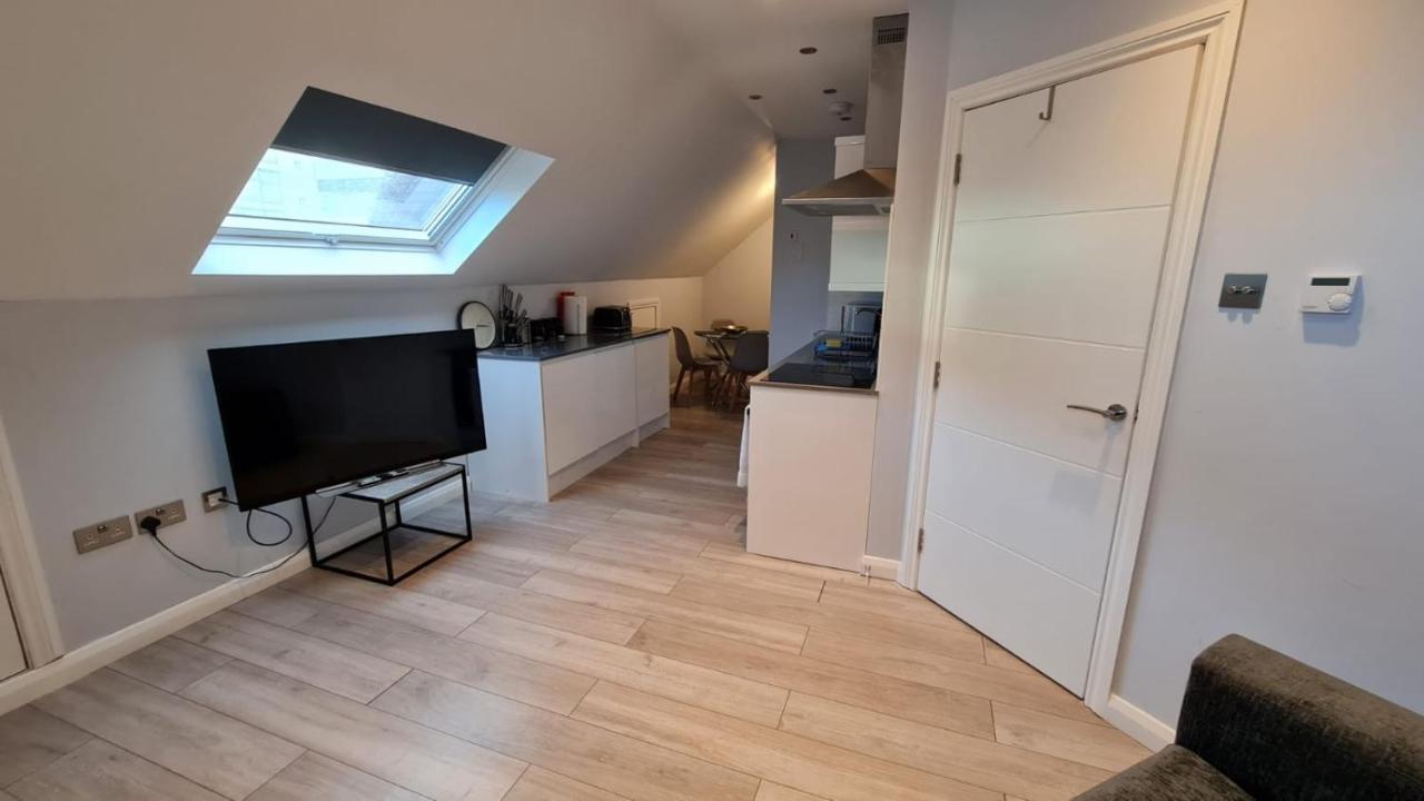 Cosy Flats Near Heathrow, Group Bookings Available With Parking Space Χάνσλοου Εξωτερικό φωτογραφία