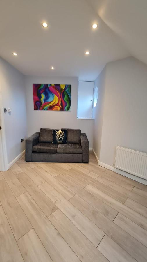 Cosy Flats Near Heathrow, Group Bookings Available With Parking Space Χάνσλοου Εξωτερικό φωτογραφία