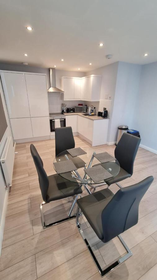 Cosy Flats Near Heathrow, Group Bookings Available With Parking Space Χάνσλοου Εξωτερικό φωτογραφία
