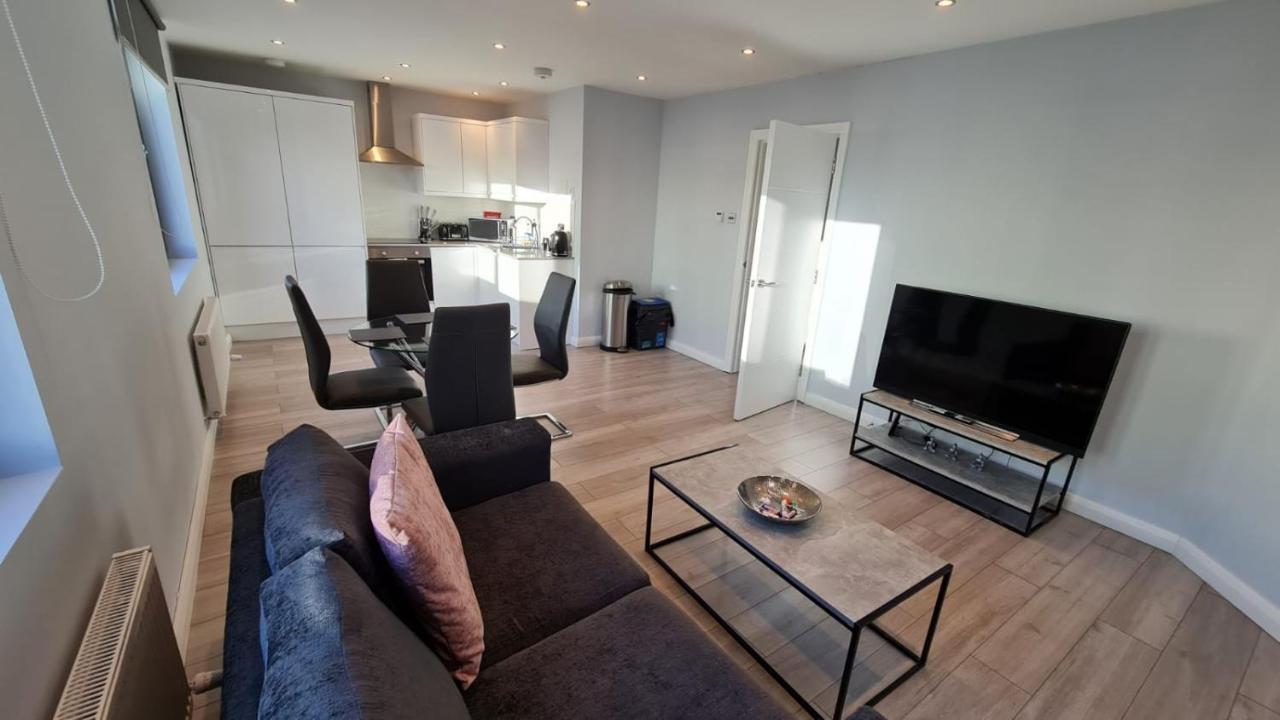 Cosy Flats Near Heathrow, Group Bookings Available With Parking Space Χάνσλοου Εξωτερικό φωτογραφία