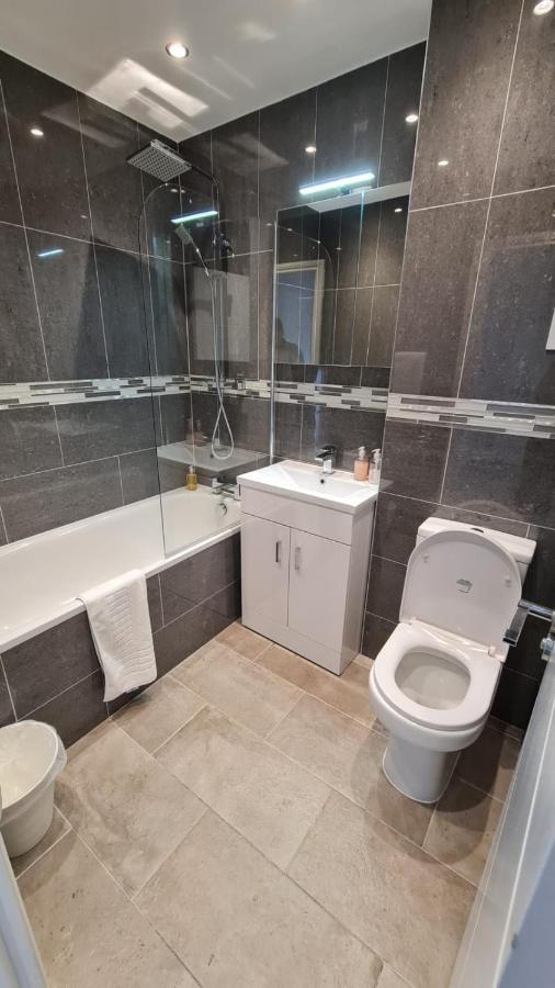 Cosy Flats Near Heathrow, Group Bookings Available With Parking Space Χάνσλοου Εξωτερικό φωτογραφία