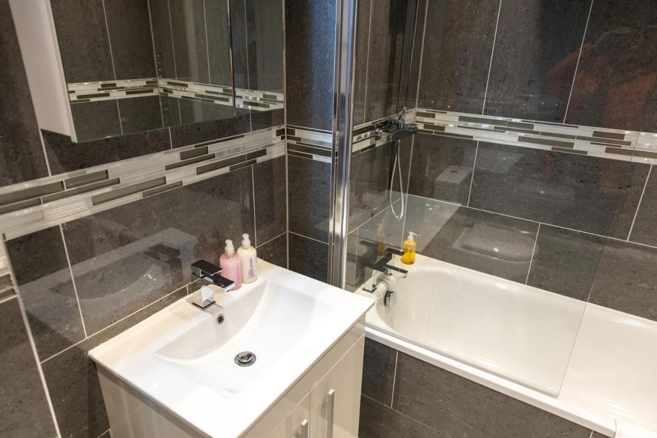 Cosy Flats Near Heathrow, Group Bookings Available With Parking Space Χάνσλοου Εξωτερικό φωτογραφία