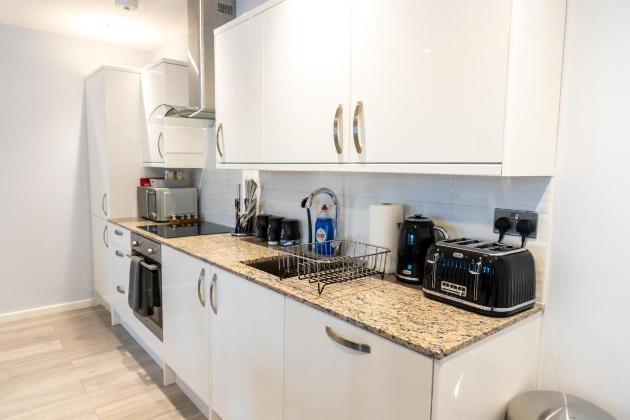 Cosy Flats Near Heathrow, Group Bookings Available With Parking Space Χάνσλοου Εξωτερικό φωτογραφία