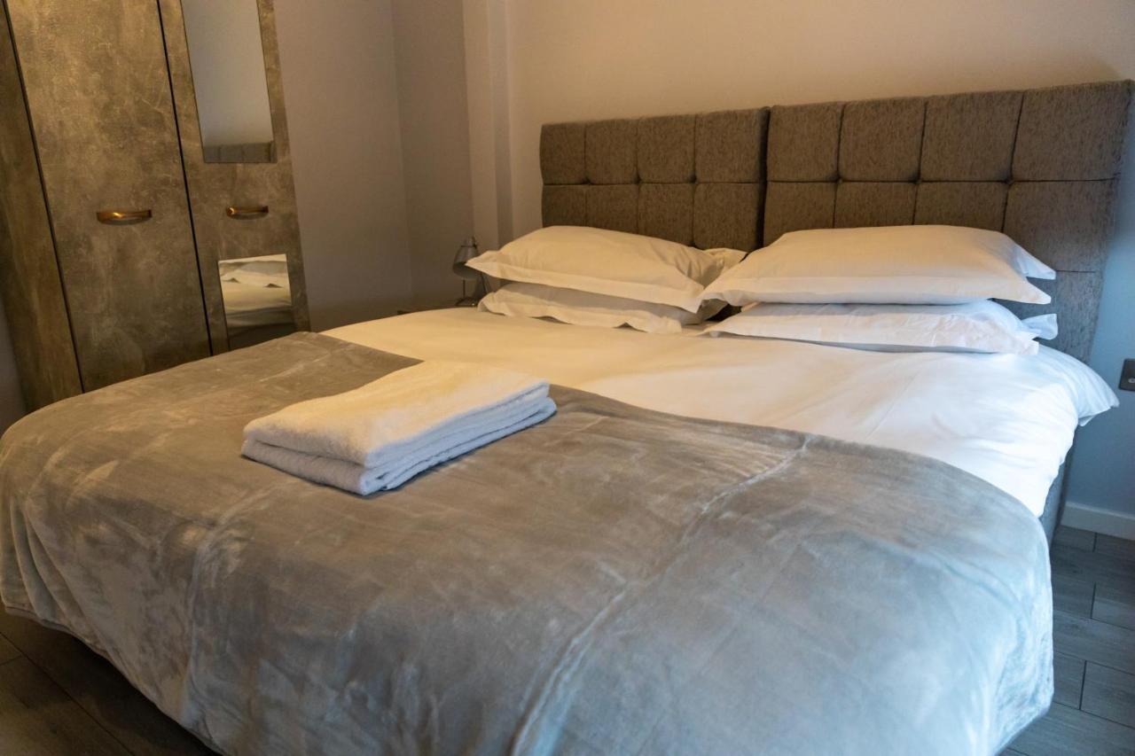 Cosy Flats Near Heathrow, Group Bookings Available With Parking Space Χάνσλοου Εξωτερικό φωτογραφία