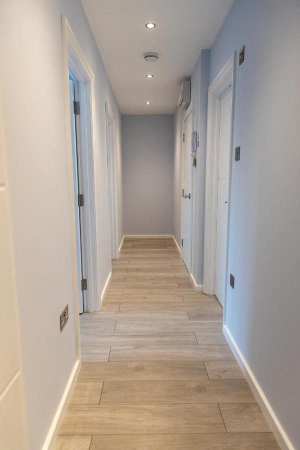 Cosy Flats Near Heathrow, Group Bookings Available With Parking Space Χάνσλοου Εξωτερικό φωτογραφία