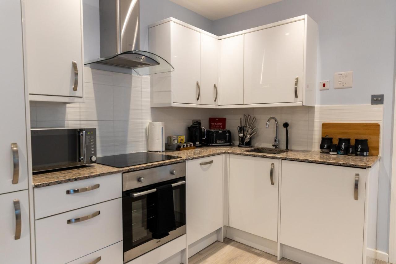 Cosy Flats Near Heathrow, Group Bookings Available With Parking Space Χάνσλοου Εξωτερικό φωτογραφία