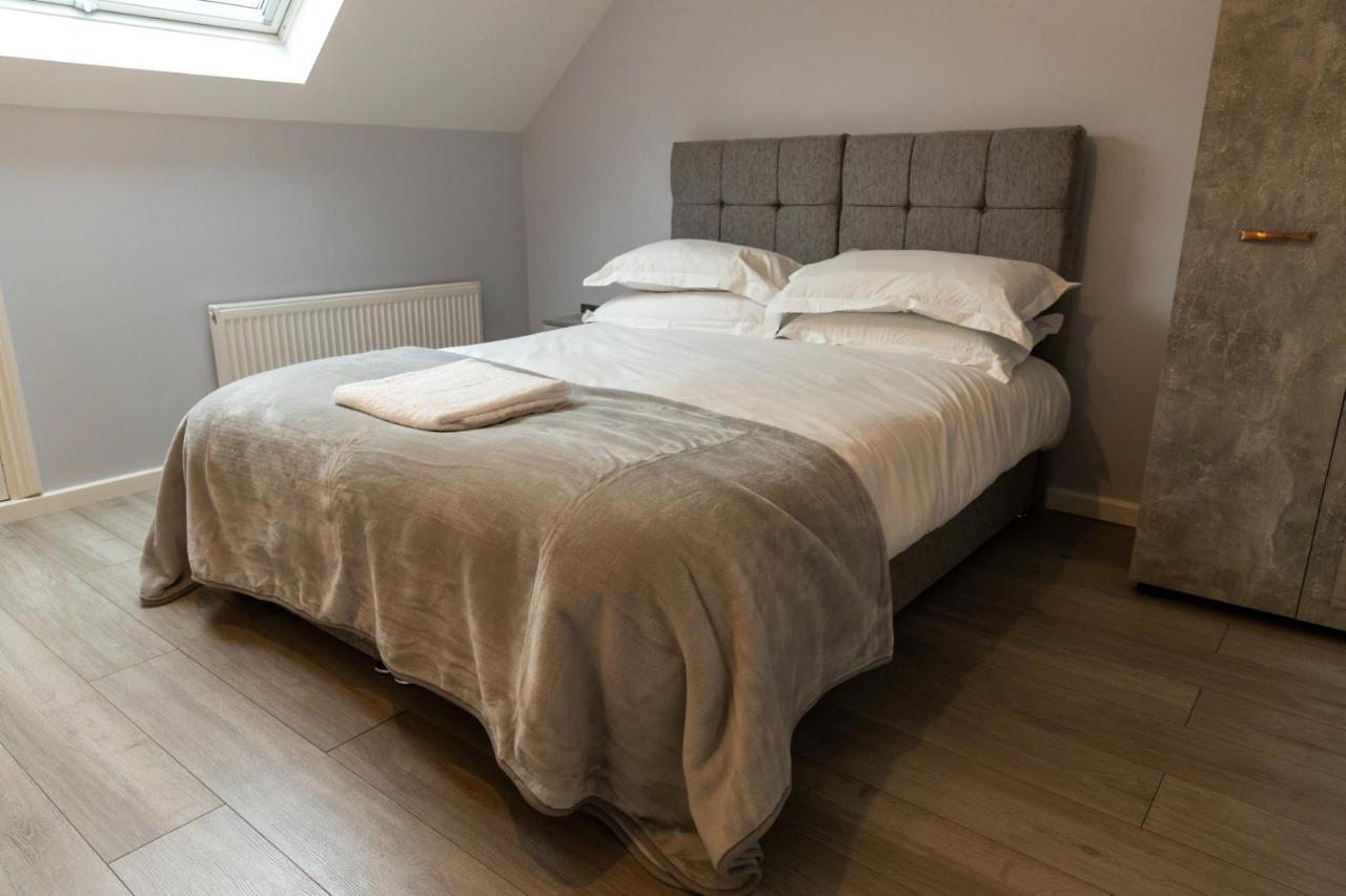 Cosy Flats Near Heathrow, Group Bookings Available With Parking Space Χάνσλοου Εξωτερικό φωτογραφία