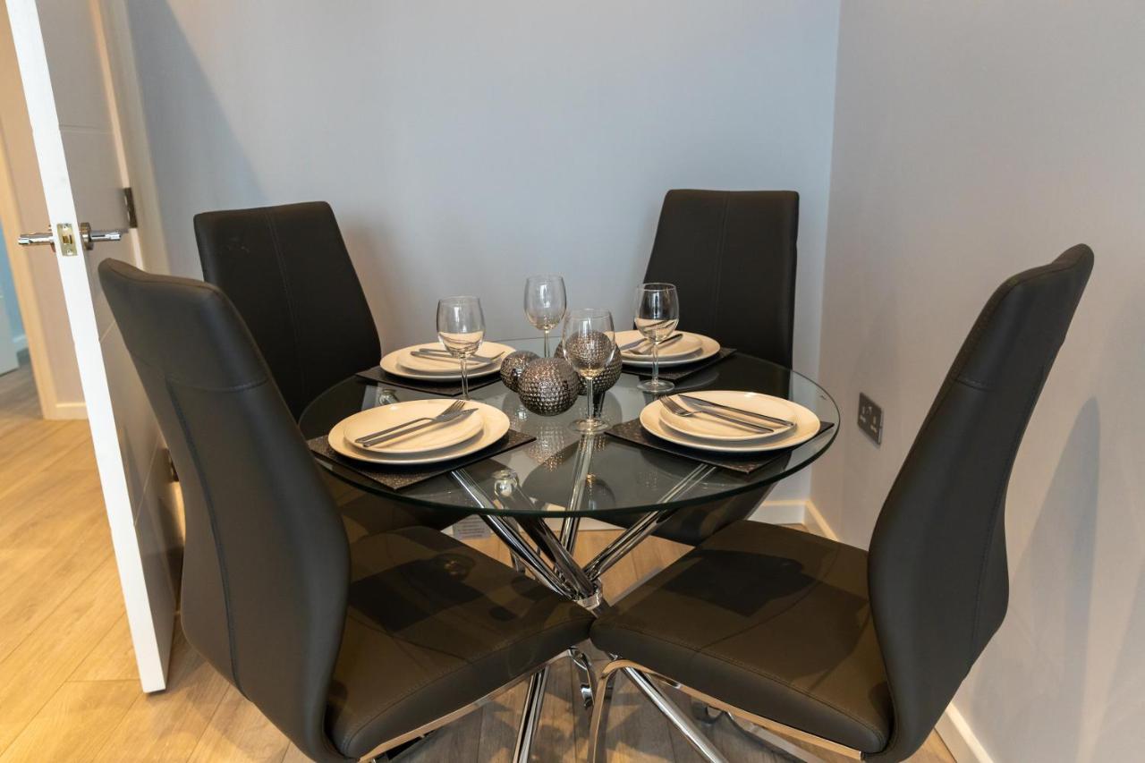 Cosy Flats Near Heathrow, Group Bookings Available With Parking Space Χάνσλοου Εξωτερικό φωτογραφία