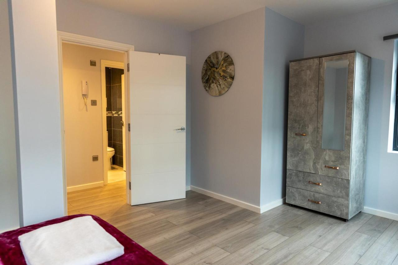 Cosy Flats Near Heathrow, Group Bookings Available With Parking Space Χάνσλοου Εξωτερικό φωτογραφία
