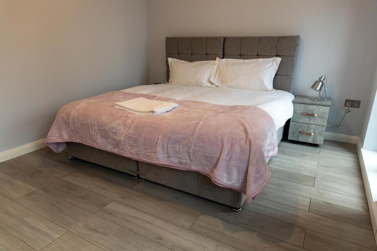 Cosy Flats Near Heathrow, Group Bookings Available With Parking Space Χάνσλοου Εξωτερικό φωτογραφία