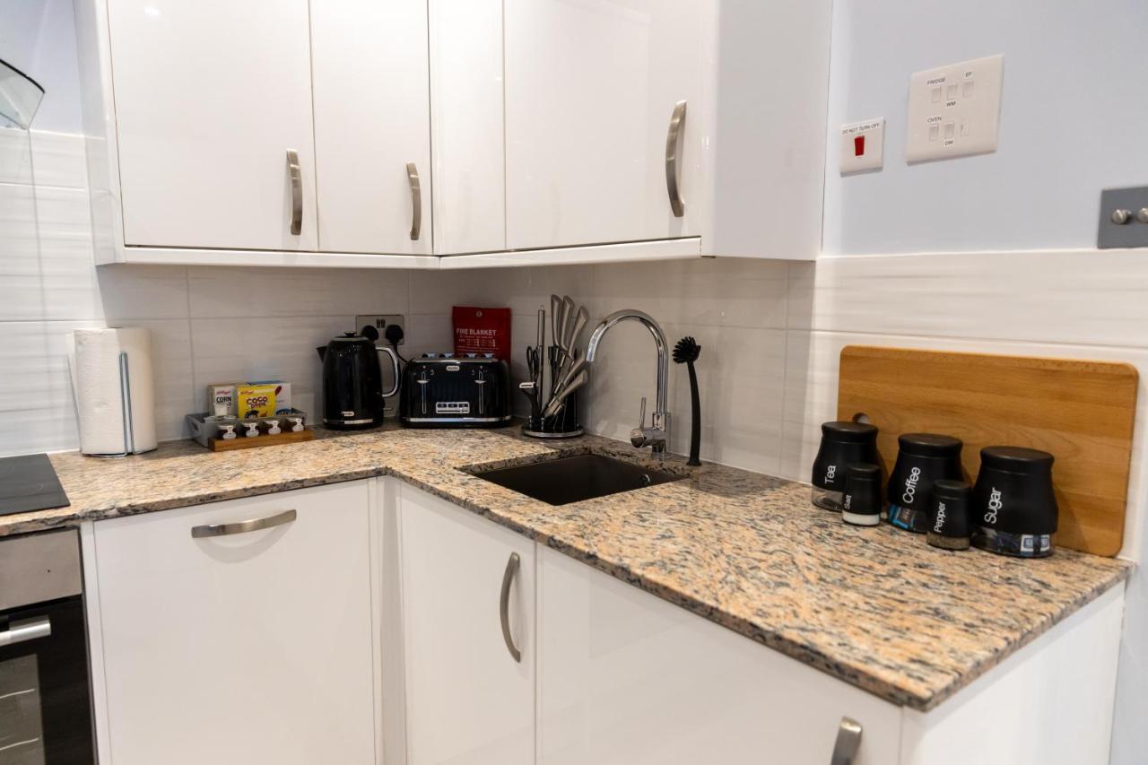 Cosy Flats Near Heathrow, Group Bookings Available With Parking Space Χάνσλοου Εξωτερικό φωτογραφία